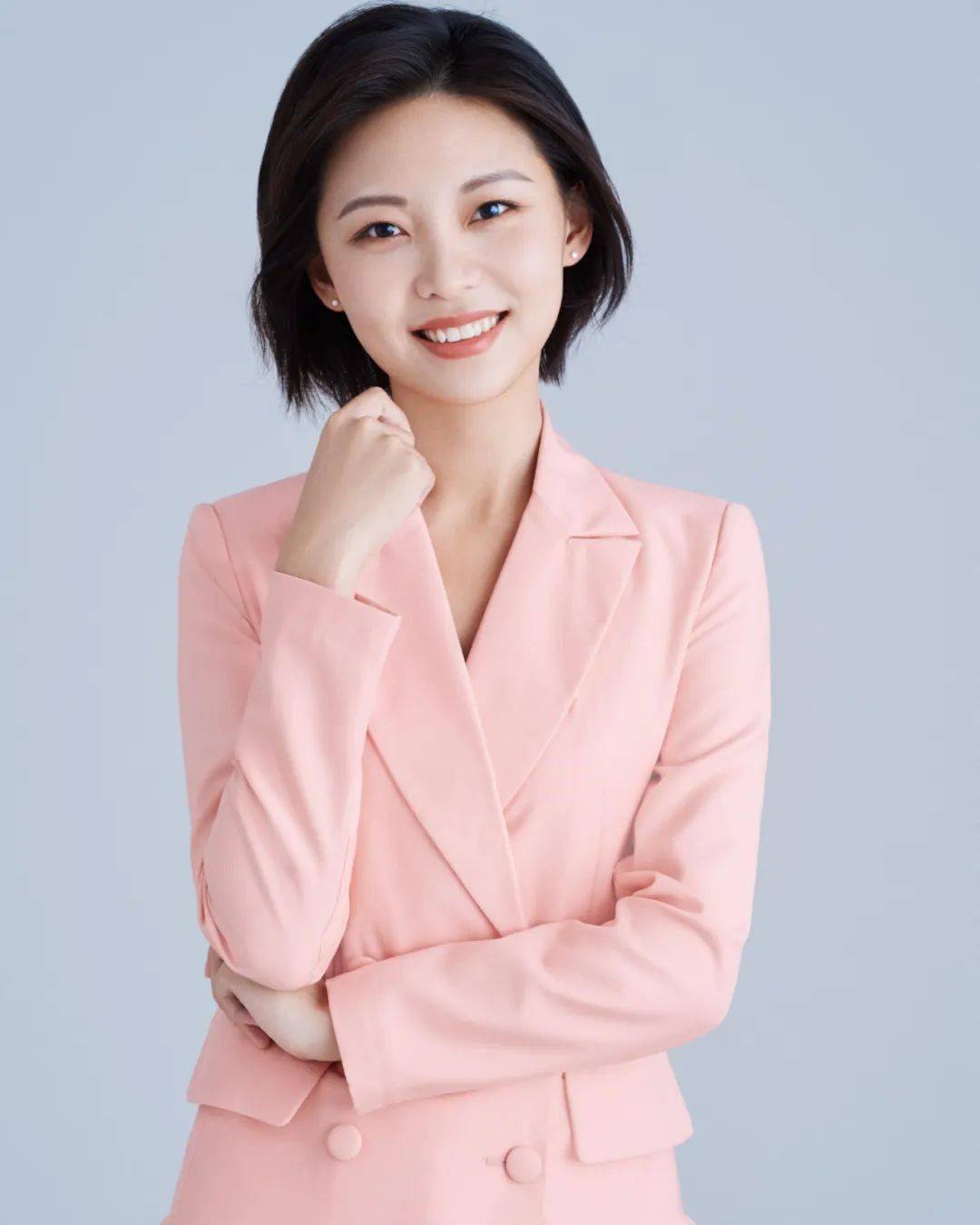 10月17日晚18:00,河北农民频道新锐主持人赵杨,时尚帮大姐东筱梅喊你