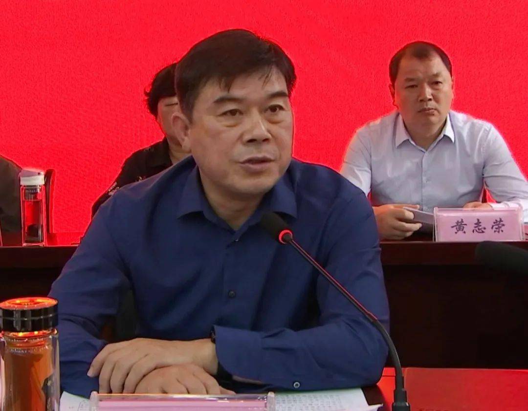 县委副书记,县长曾文军在讲话指出,产业发展关乎大局,安全责任重于