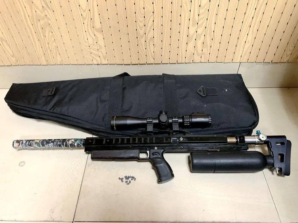 事发泰兴为了搞点野味尝尝俩好友相约去打鸟结果双双被抓