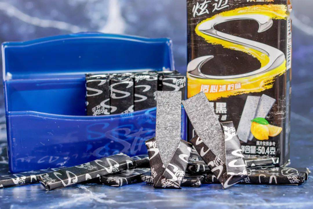 王俊凯也爱不释手的黑色口香糖,快来get爱豆同款!_炭黑