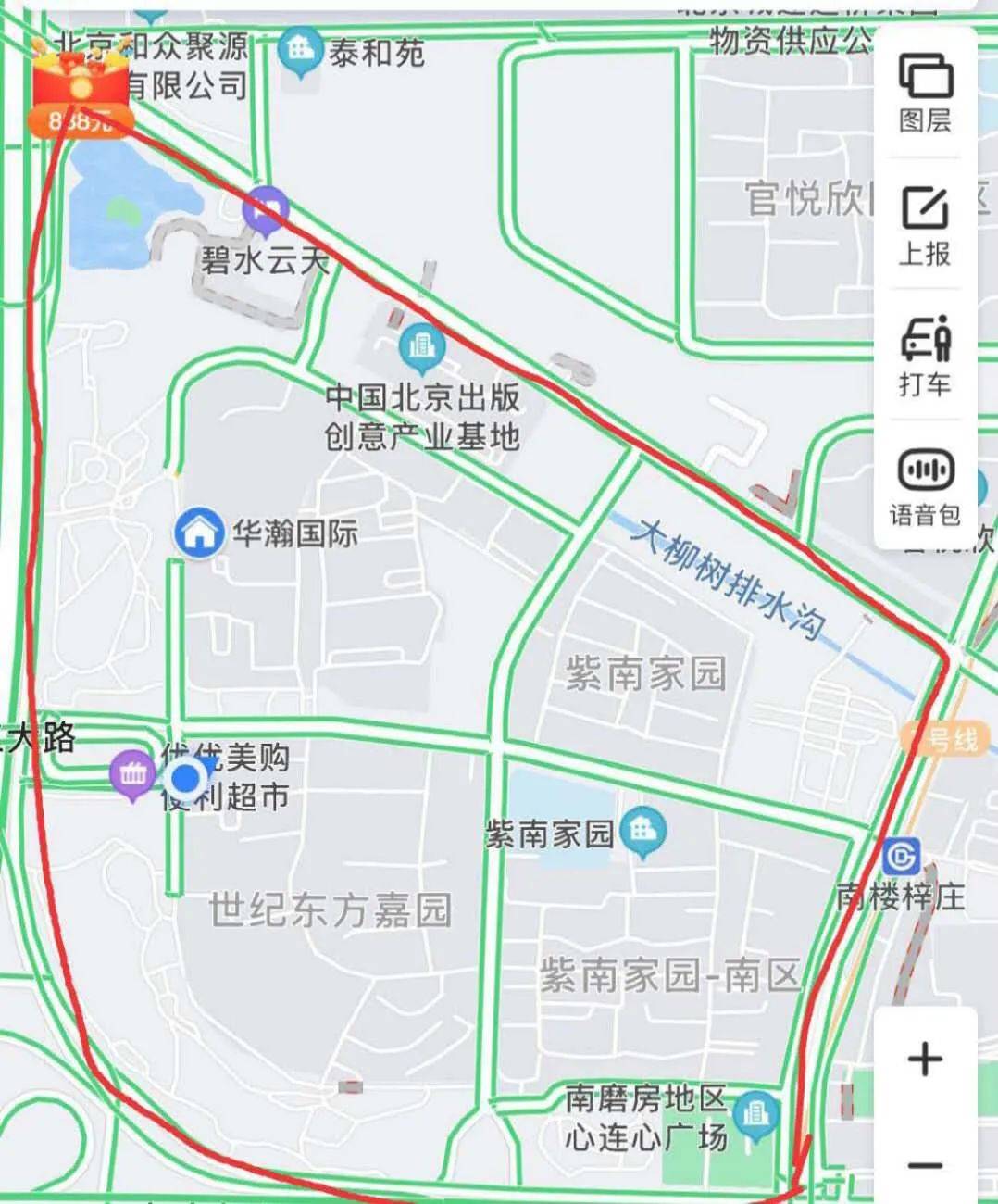 北京顺义空港街道满庭芳嘉园一辆比亚迪秦ev正在自家车位上充电