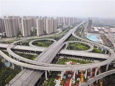 "三环"快速路完整闭合,"四环"高架主线通车…… 打通"大动脉"改善"微