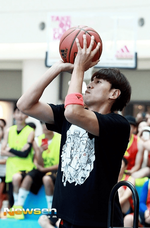 动态|大神节目下期嘉宾是容和_李光洙