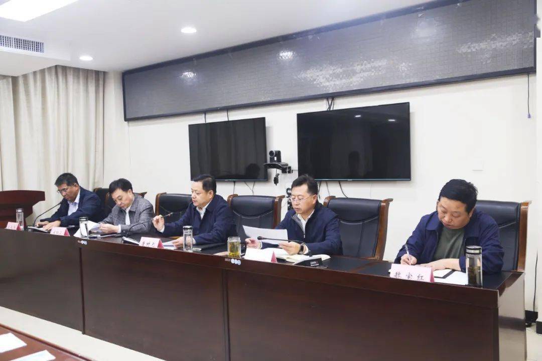 县委书记唐树元指出