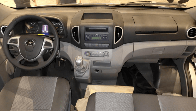 内饰布局合理,功能配置齐全,舒适性再升级悬架方面,星锐捷运王采用前