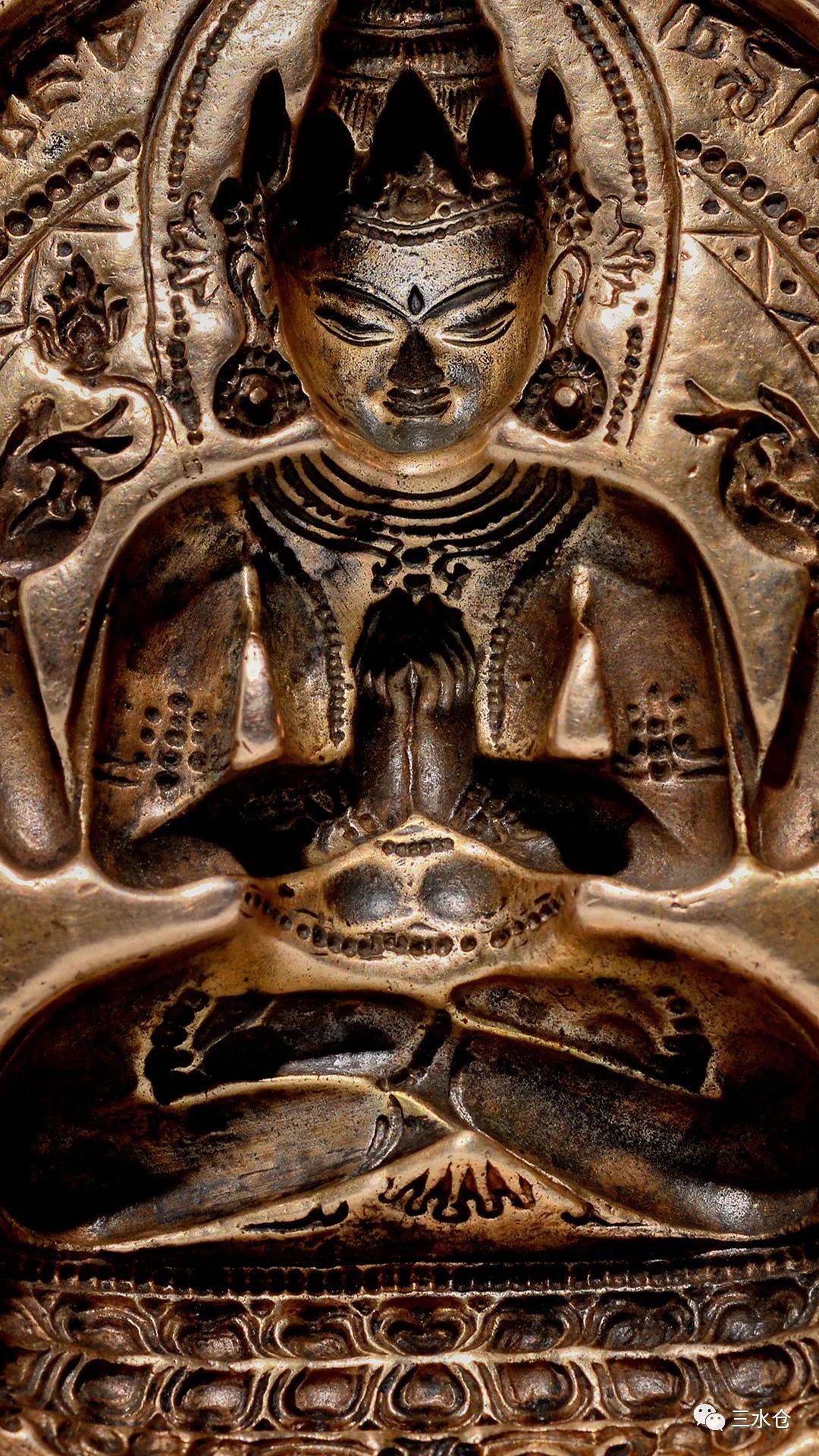 四臂观音底部有一行铭文,这在同题材的擦模上也是非常不多见的,有缘者