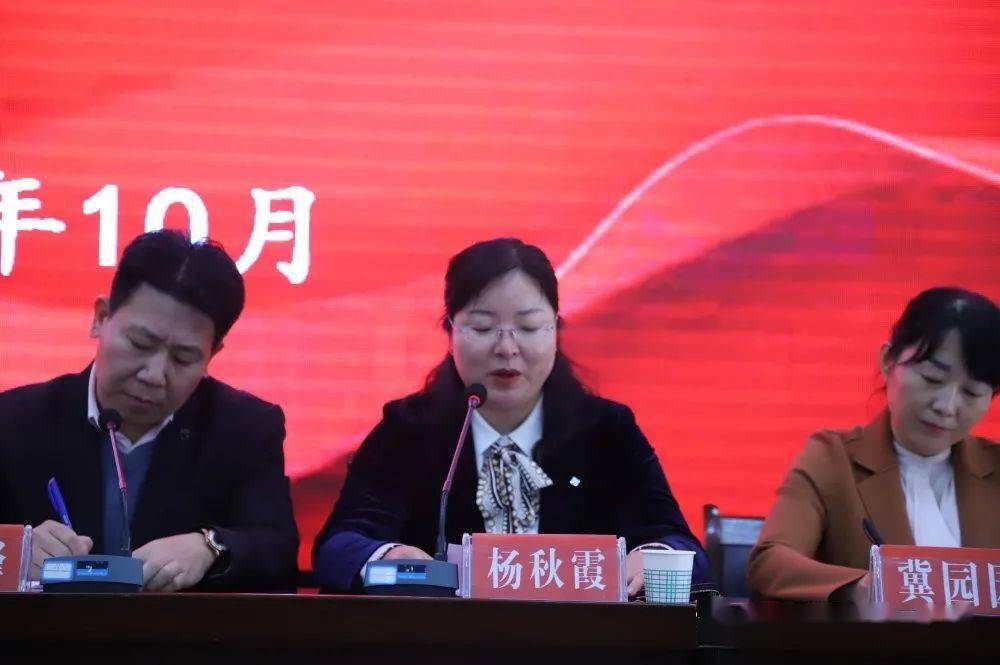 杨秋霞校长为启动仪式致辞授牌仪式副校长白娟主持此次活动有幸请到了