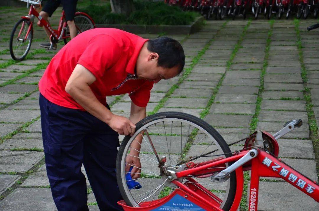 熟練掌握自行車維修流程,能獨立做好公共自行車維修,保養工作