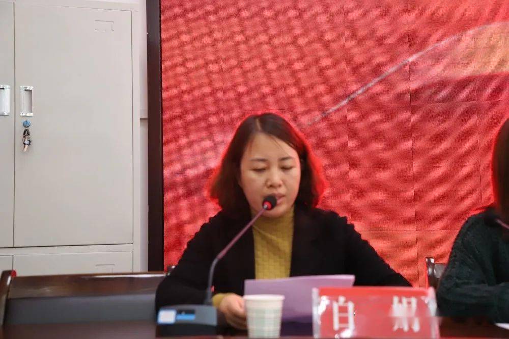 授牌仪式副校长白娟主持此次活动有幸请到了中国儿童文学研究会继续