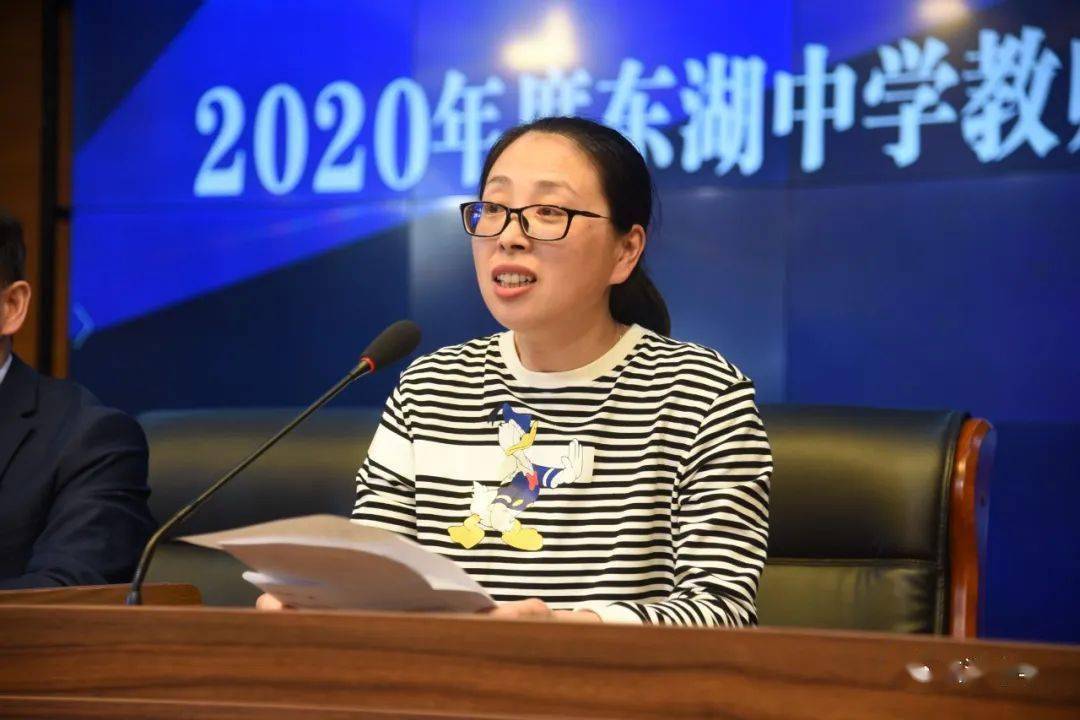 公平公正做推荐阳光透明促提升东湖中学顺利完成2020年教师专业技术