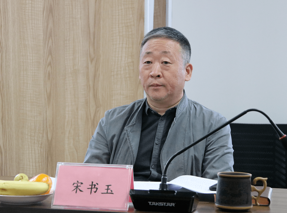 座谈交流中,李冰峰副秘书长介绍说,近年来,吕梁酒类产业在中国酒业