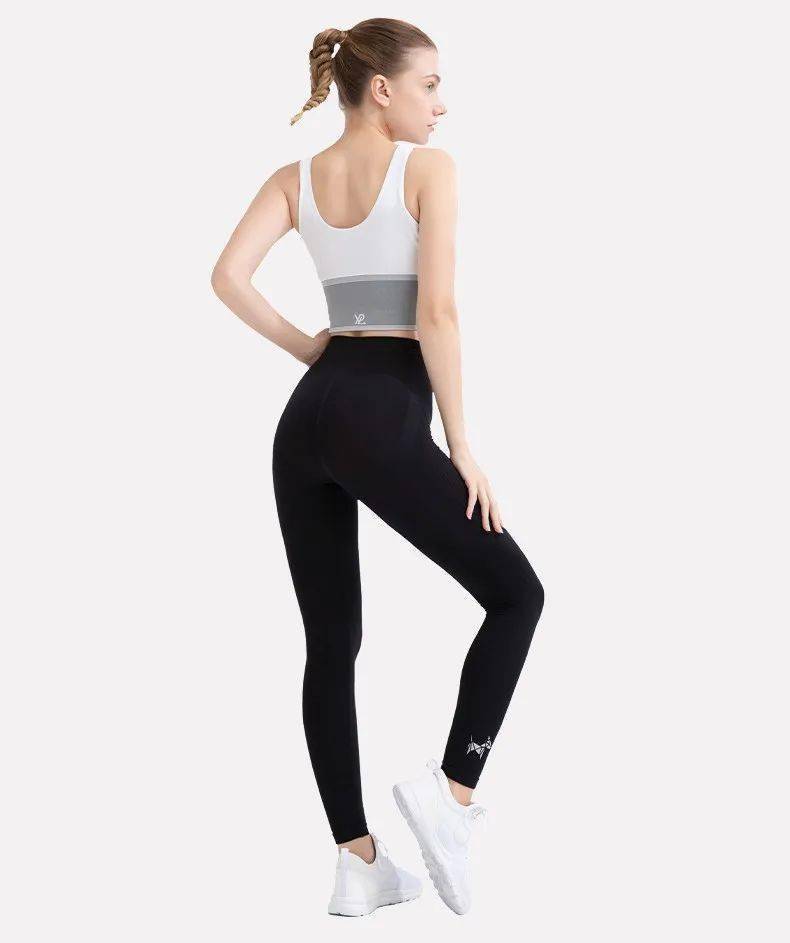 比带娃更让妈妈们抓狂的是如何在秋冬穿得显瘦又有型