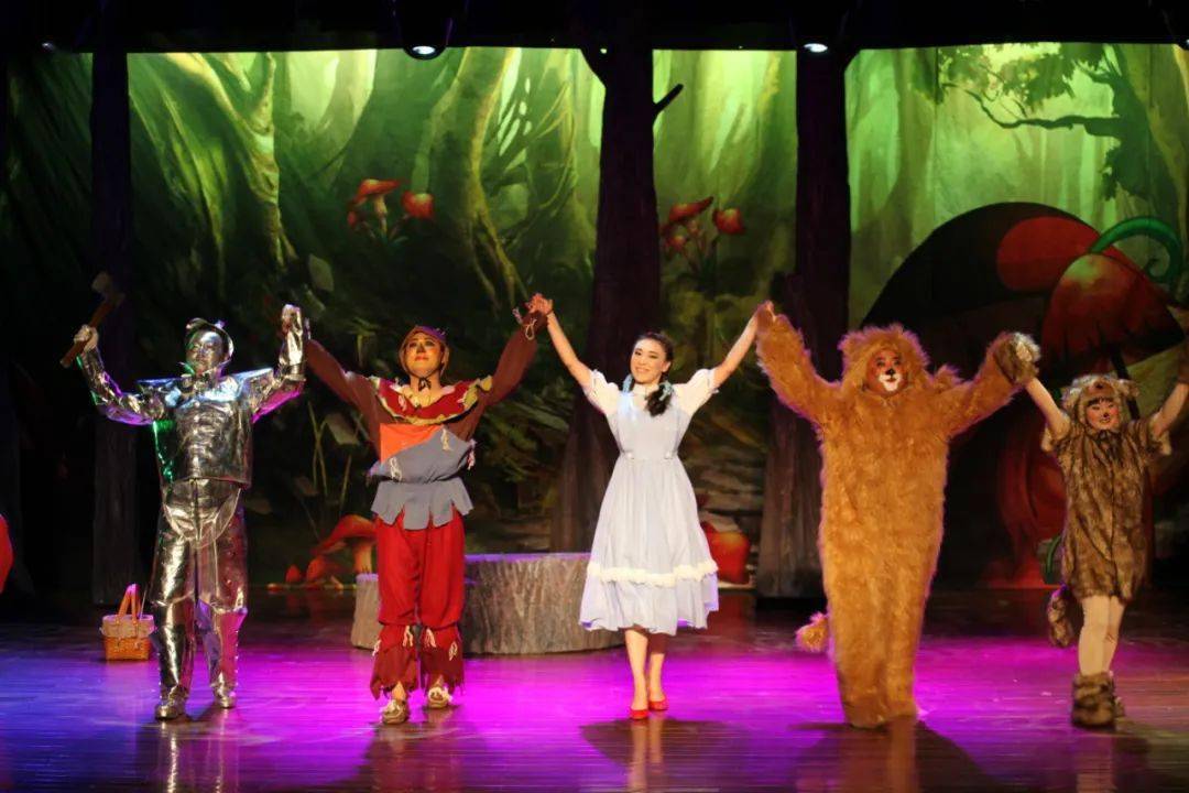 剧目简介绿野仙踪大型奇幻互动式儿童舞台剧带你家宝贝去开启迷幻的