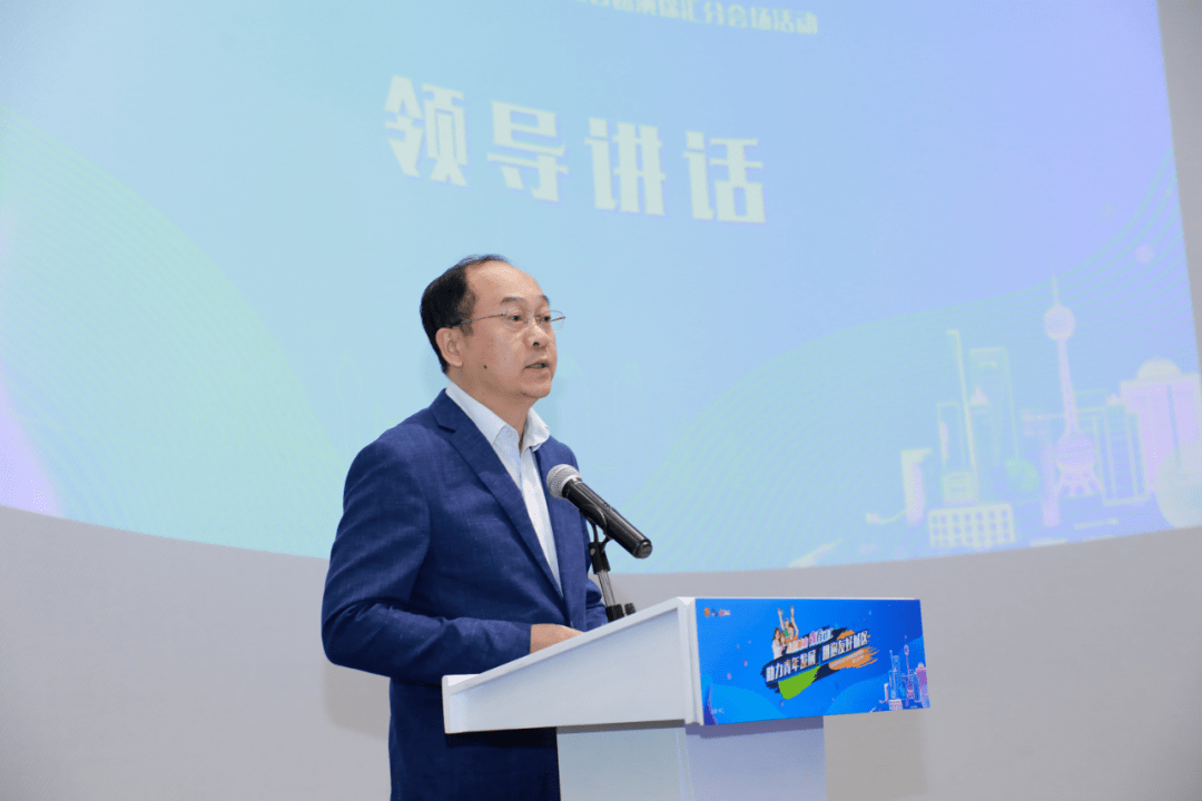 上海市社工协会青少年社会工作专业委员会主任周建军做点评发言