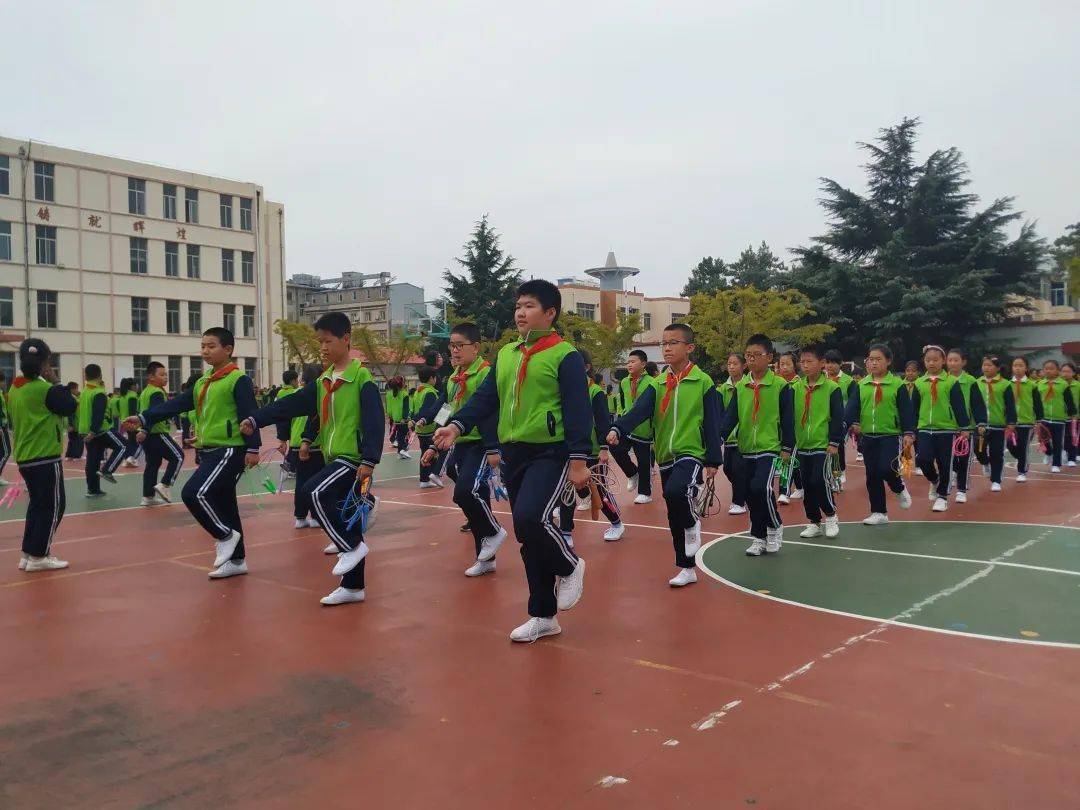 生态61以健康体健康阳光彩绳飞扬荣成市青山小学举行阳光大课间之
