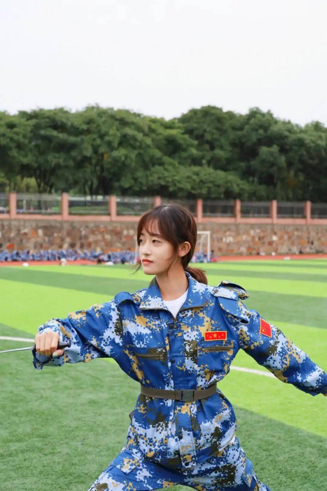 vision来袭!丨发掘军训中的男神女神们~_姐姐