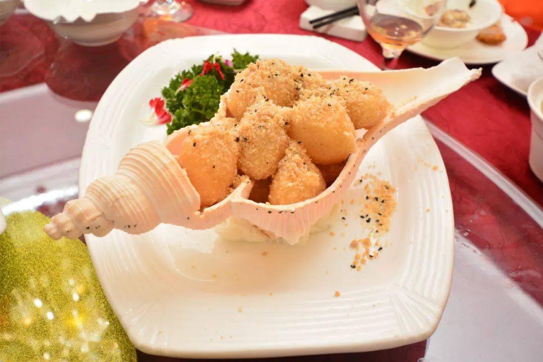 一盘盘美味潮菜,选料考究,制作精细,清而不腻,被