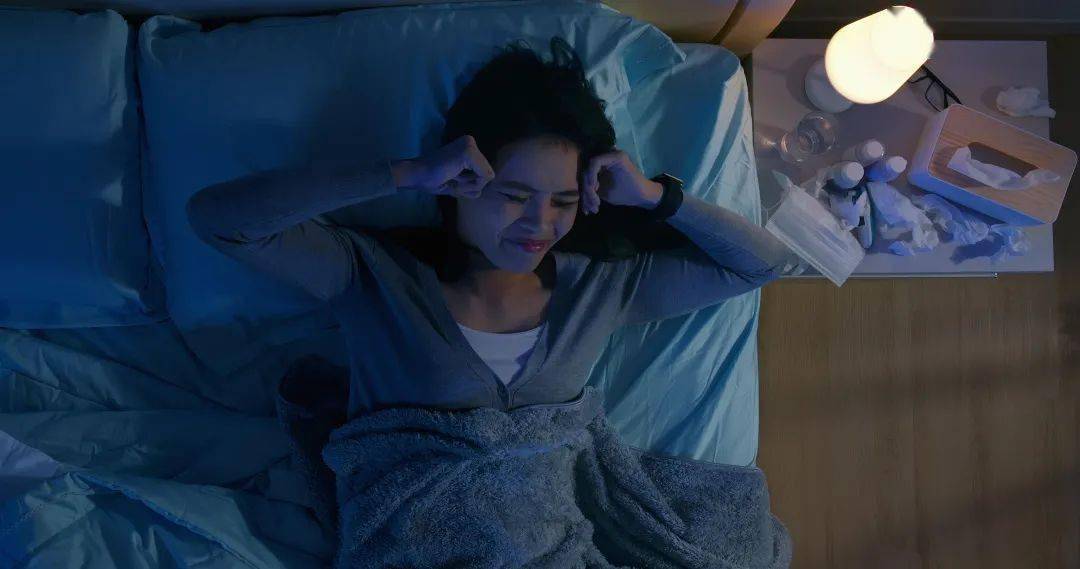 首先,睡眠的时间,质量,时长期限,比如是否过度睡眠等,都对免疫力有不