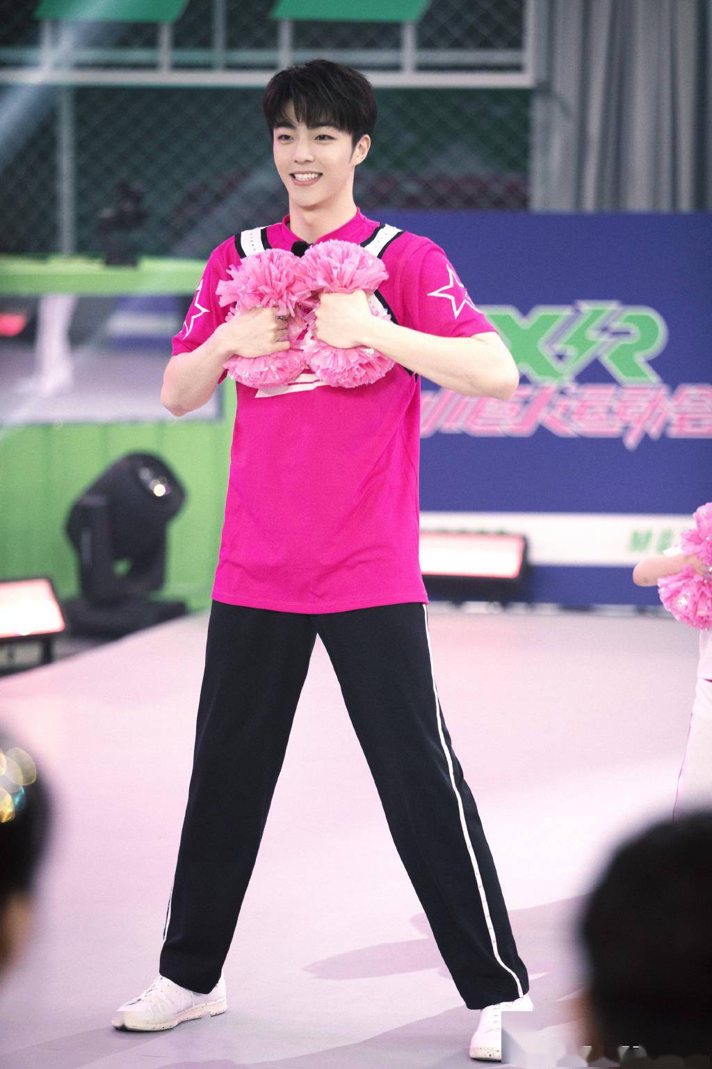 陈立农《小巨人运动会》全新剧照 今天是冒出粉红泡泡的农农哥哥