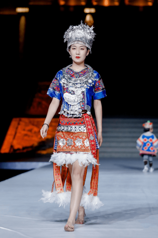2020第三届ksd国际少儿时装周,苗族服饰惊艳大明湖畔