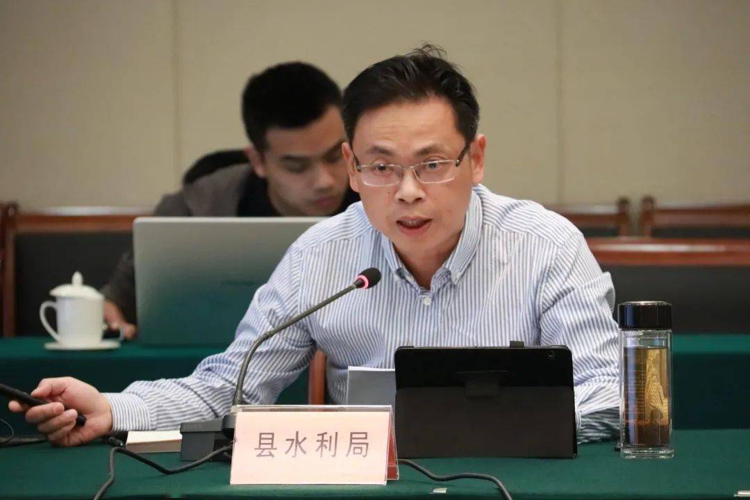 会议听取了海盐县水利局局长刘志海受县政府委托所作的关于我县圩区