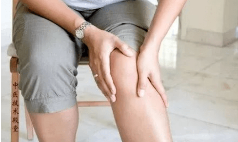 中医称膝为筋之府,拍打"膝关节",有意想不到的好处_膝盖