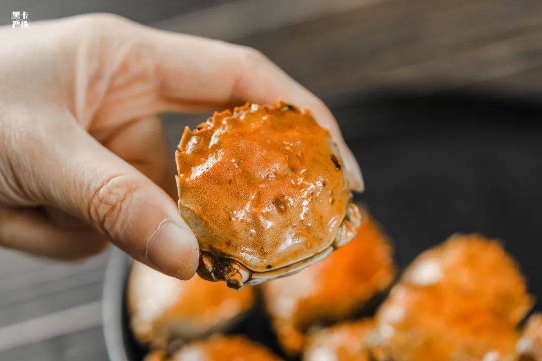 聚会追剧必备肚子里超多蟹黄的小闸蟹一口一个吃个爽