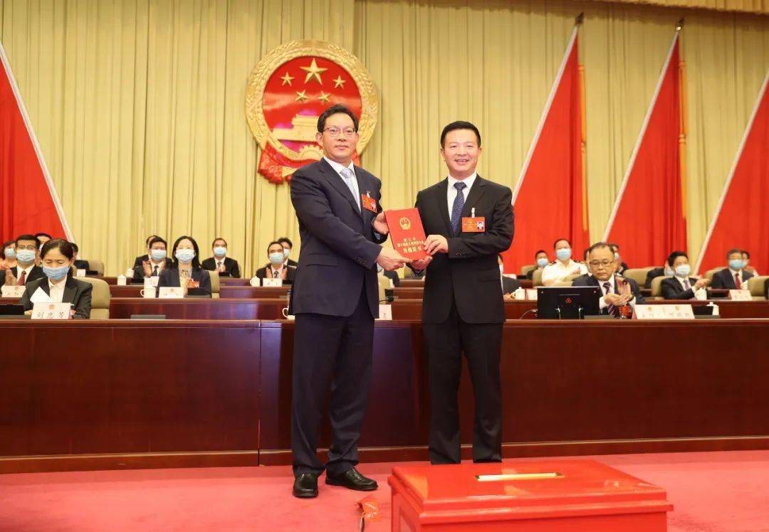 曾进泽当选湛江市人民政府市长