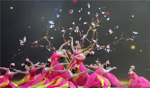 省民族团结进步创建"一廊一区一带"行动文艺巡演在兰州落下帷幕_演出