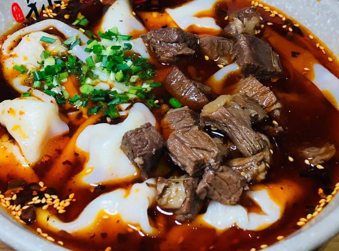 所以,我们要了一碗牛肉抄手,都是新鲜烧出来的,没有存放过久以后导致