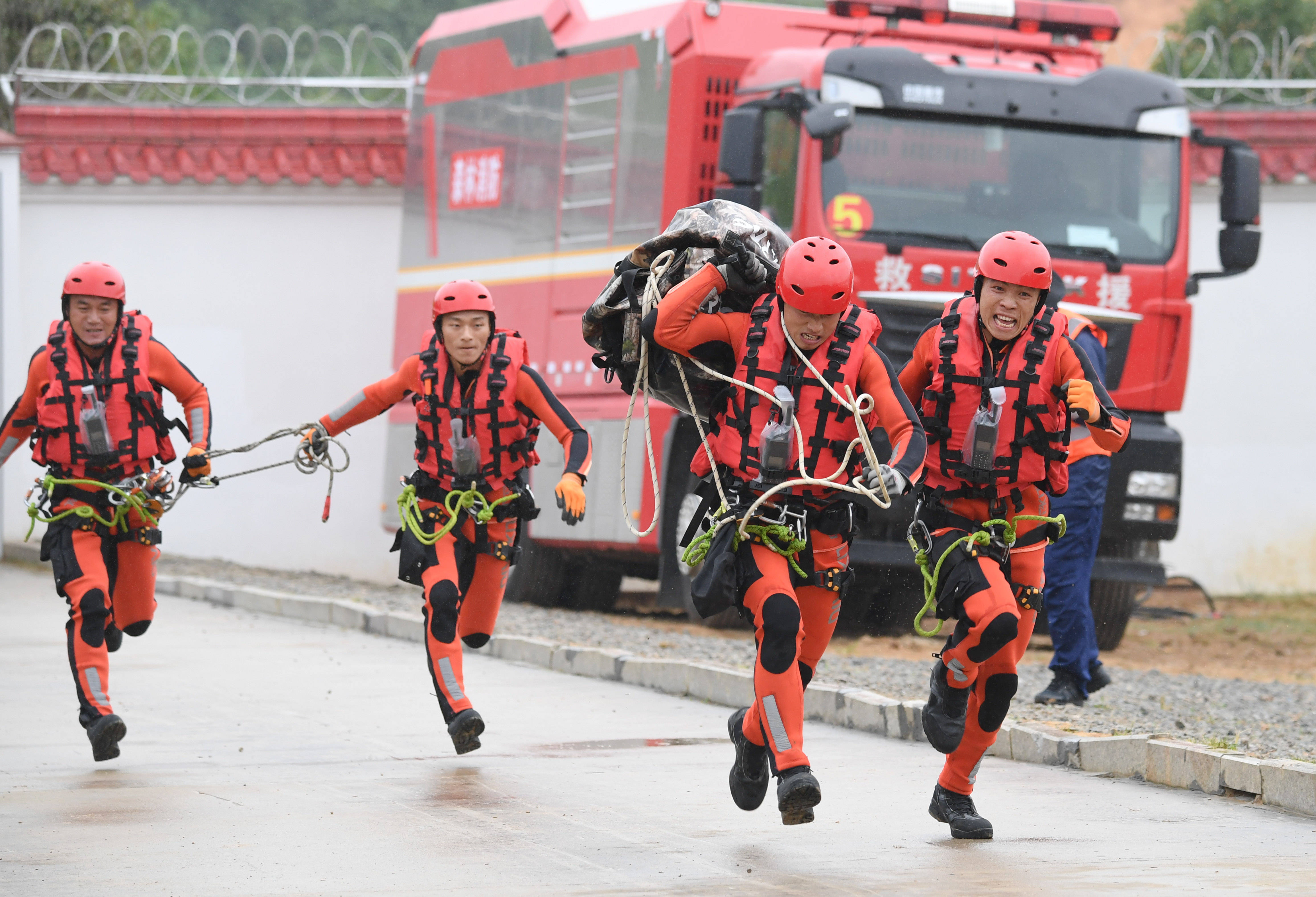 全国森林消防队伍火焰蓝首届特种救援技能比武举行