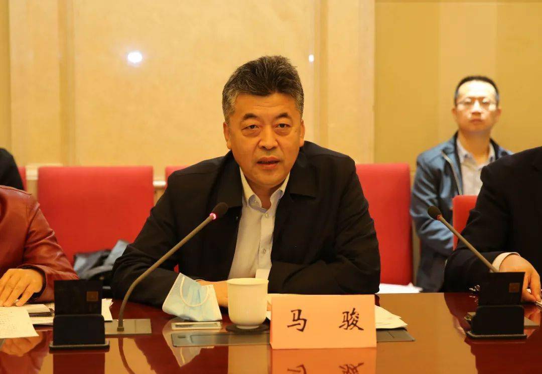 省教育厅党组成员,副厅长马骏同志出席座谈会,相关处室负责人,部分市