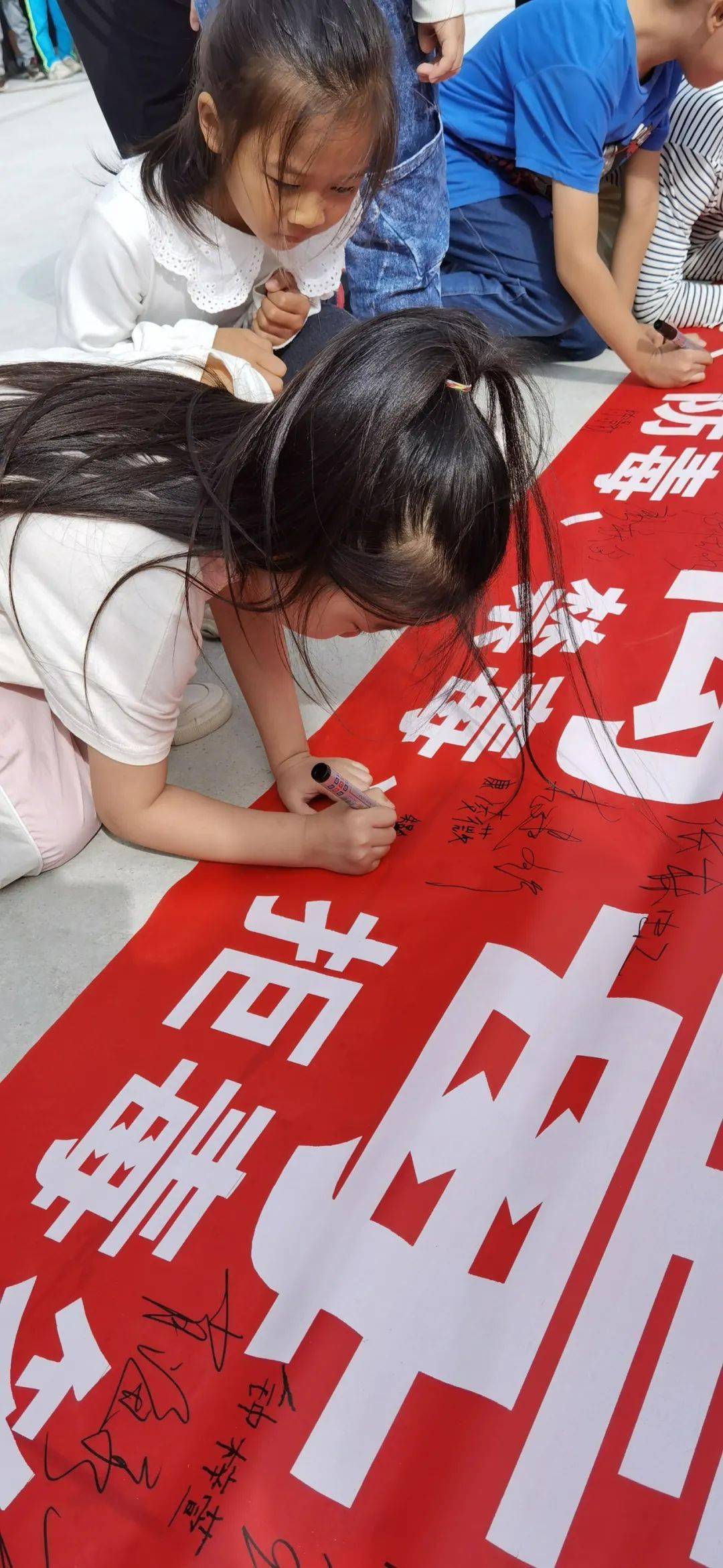 长汀县中区小学举行禁毒宣誓及签名活动