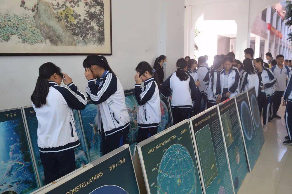 市科普进校园在梅塘镇梅峰初级中学隆重举行