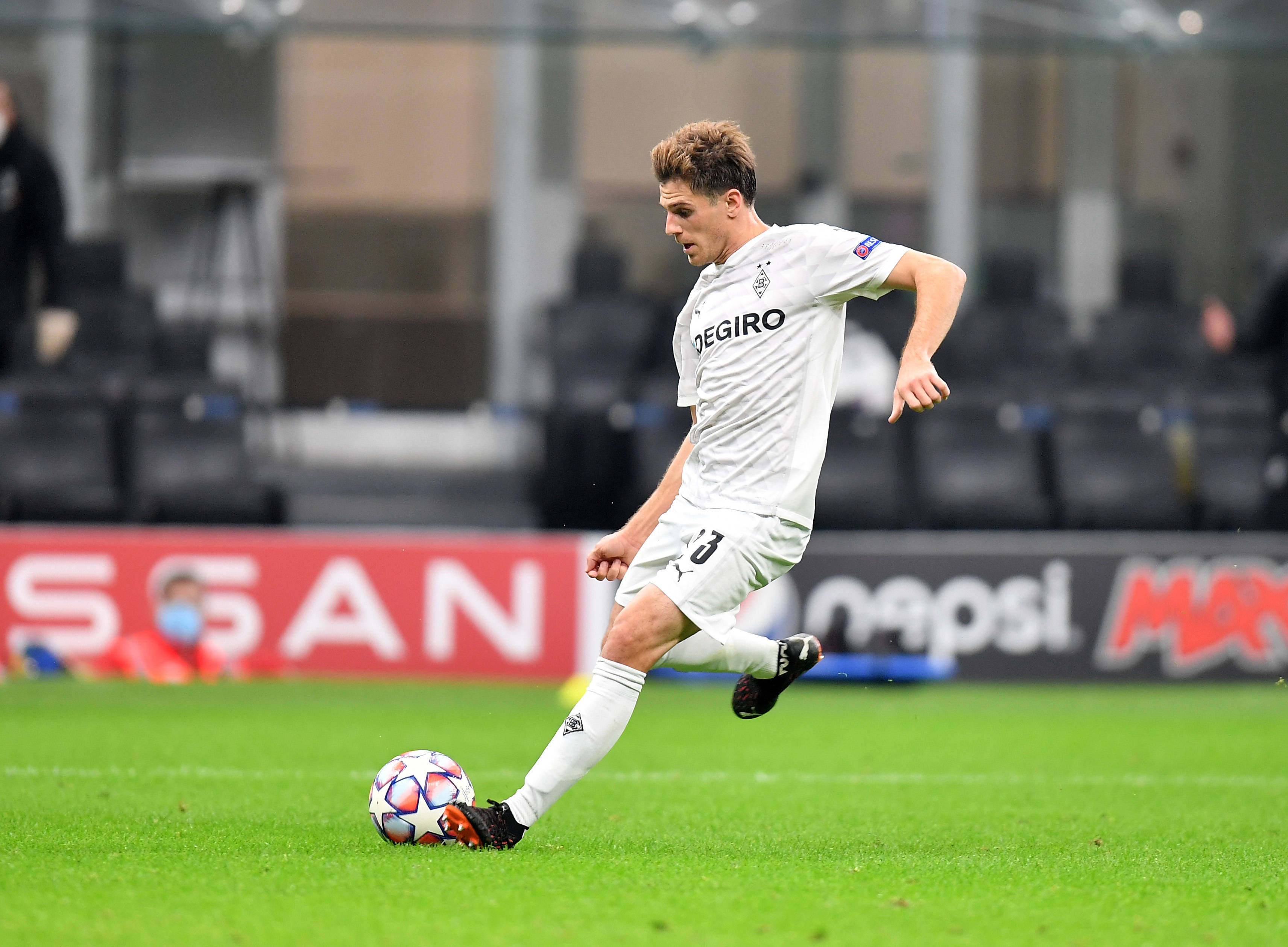 足球——欧冠:门兴战平国米