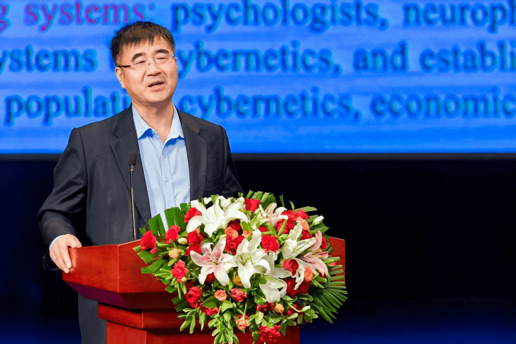 图8.中国人工智能学会副理事长,国家杰青,清华大学教授孙富春图9.