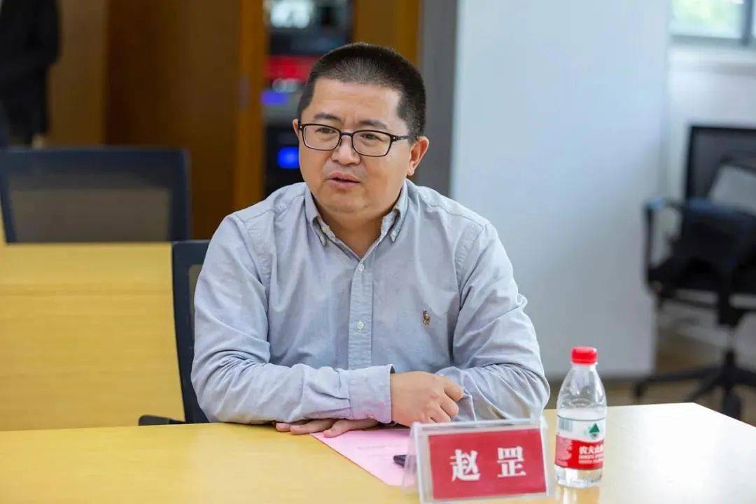 岳青副市长表示阿尔山是她的第二故乡,介绍了阿尔山得天独厚的地理