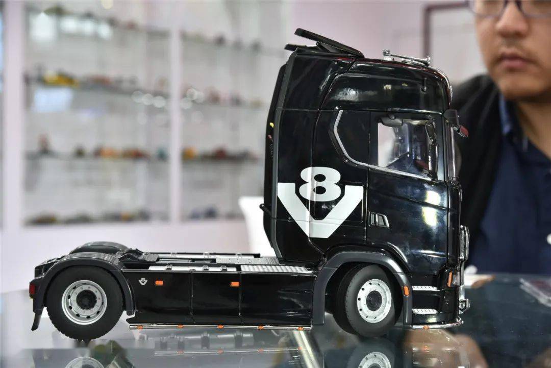 展会开箱欧卡重头戏nzg118斯堪尼亚scania730sv8卡车拖头模型
