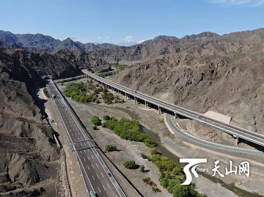 新疆双向八车道高速公路里程达481公里_小乌