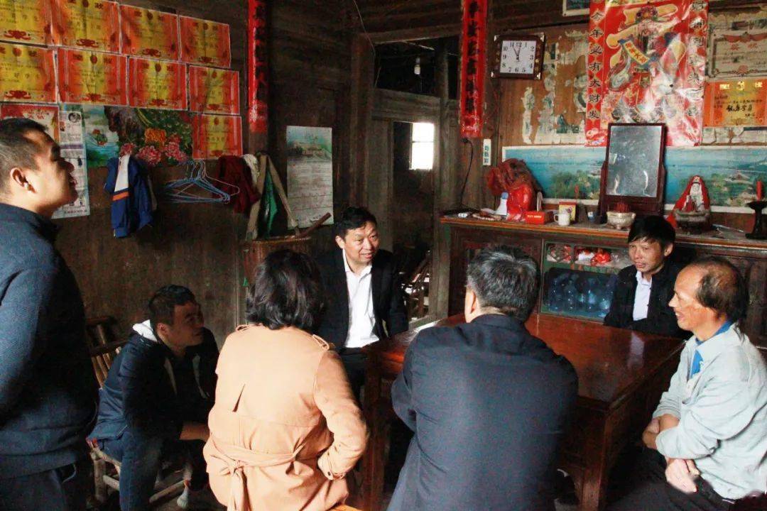 徐结强深入荷湖乡调研