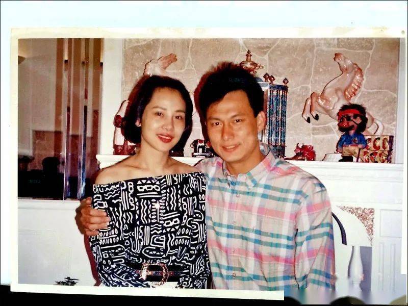 在台湾拍戏时,林秀君认识了当时还是武术指导的导演丁仰国,两人谈恋爱