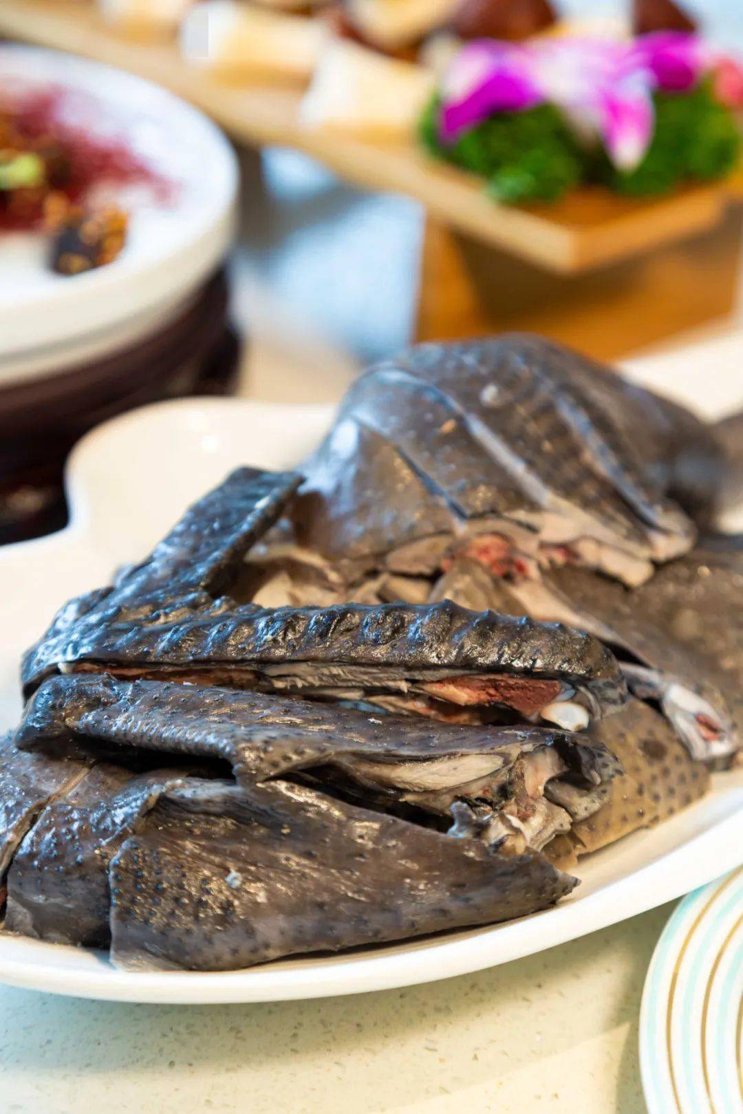 四月生每季都会推出不同的墨脱石锅特色汤锅,而与这个秋天最搭配的就