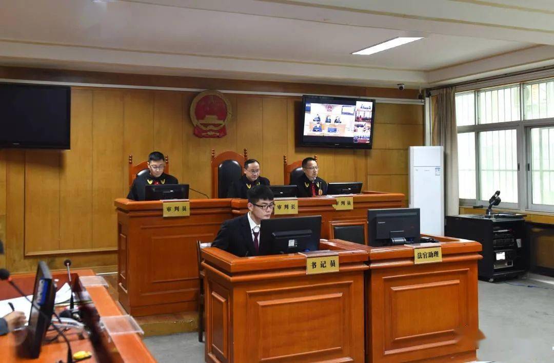 开展旁听庭审加强法治宣传