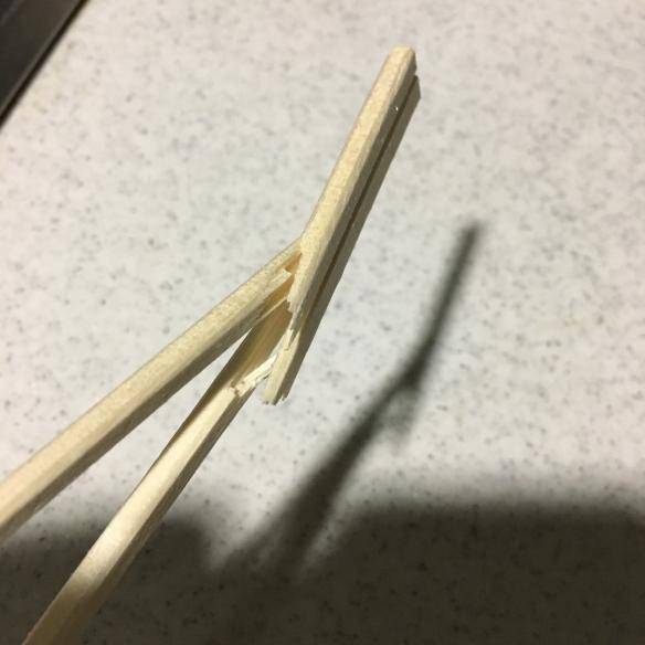 掰断筷子图片