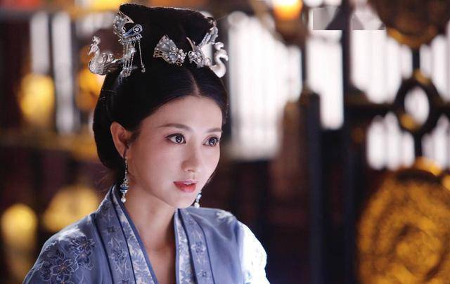 《甄嬛传》10年后,谭松韵逆袭成女主,而她演戏20部一直没火_斓曦