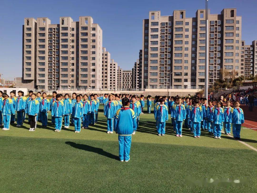 【未成年人思想道德建设】岚山区海州湾小学:阳光运动绽活力 昂扬精神