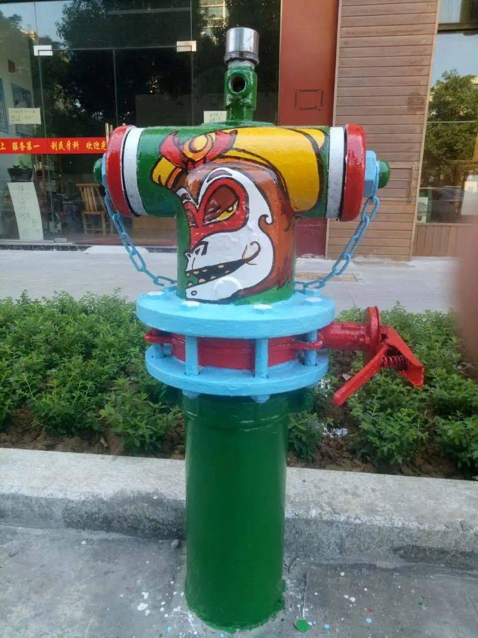 创意涂鸦萌萌哒~这里的消火栓亮了!