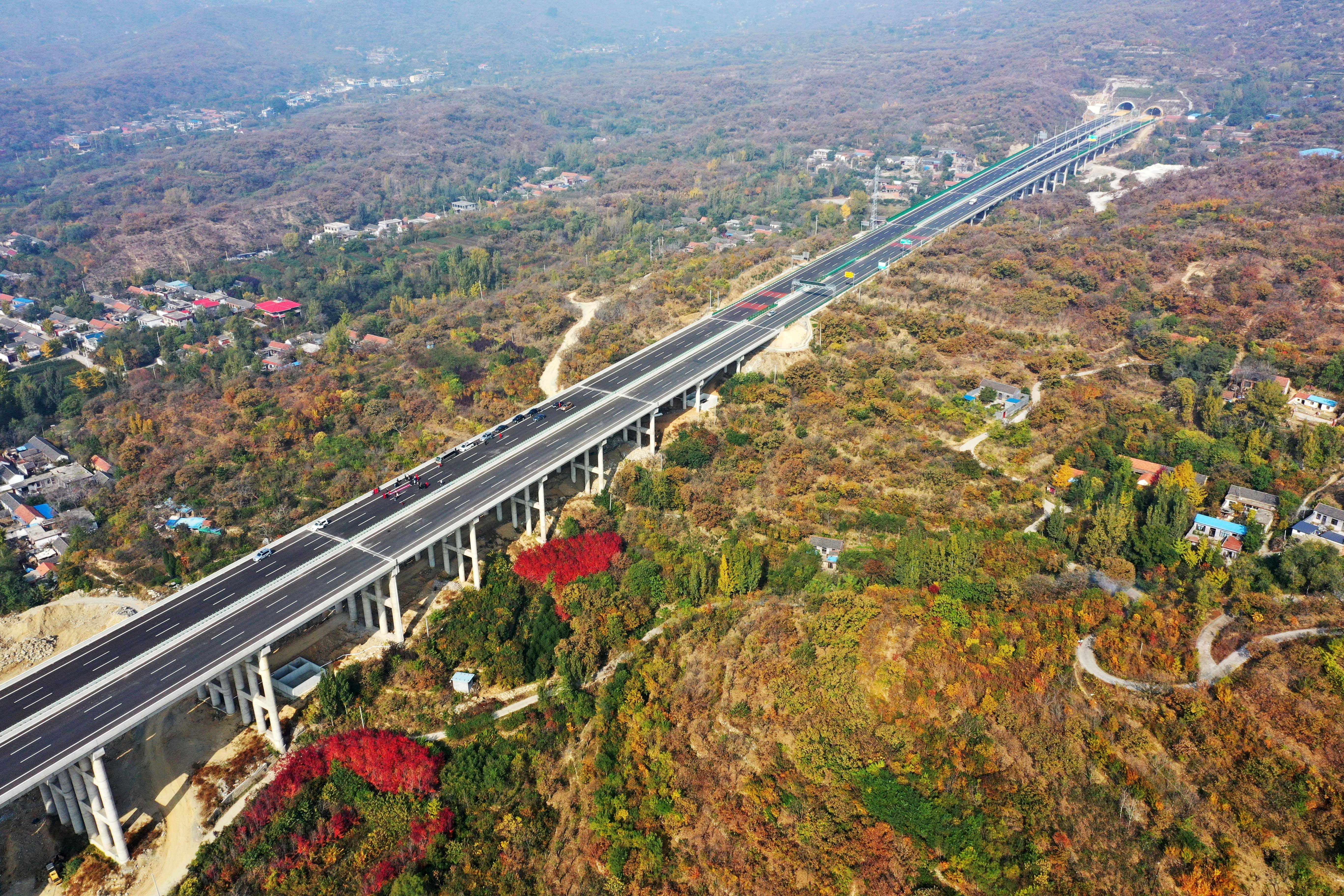 济泰高速公路图片