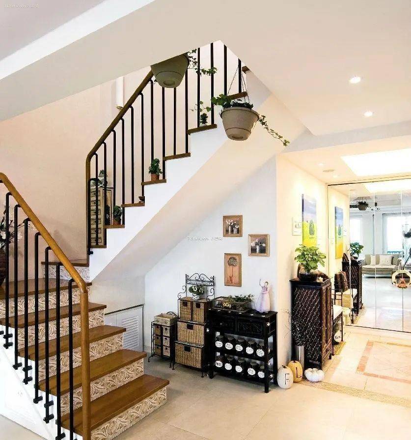 室内楼梯设计的注意事项及楼梯材料的选择