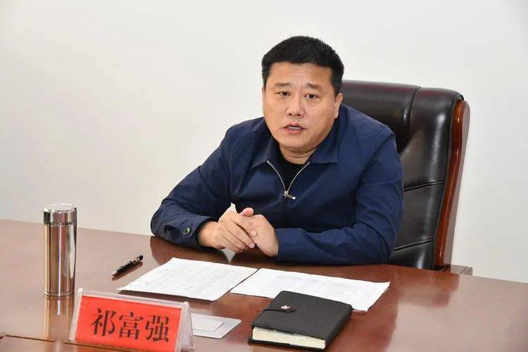10月24日上午,广平县政府县长祁富强主持召开"双代"及冬季取暖工作